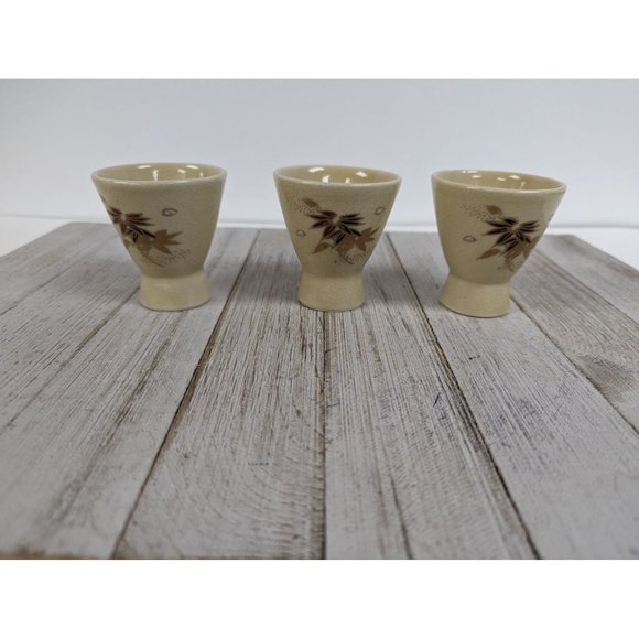 Vintage Set of 3 Large Ceramic Egg Cups Cream Beige Leaves - Picture 1 of 7